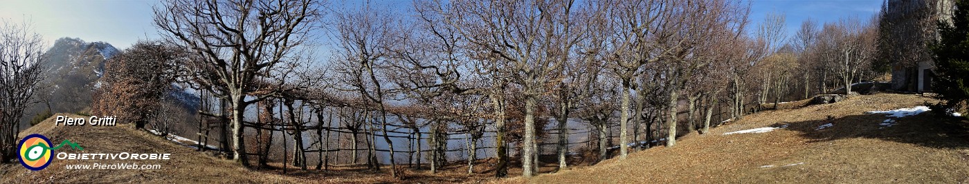 26 Panoramica al Roccolo Gugini (1180 m).jpg